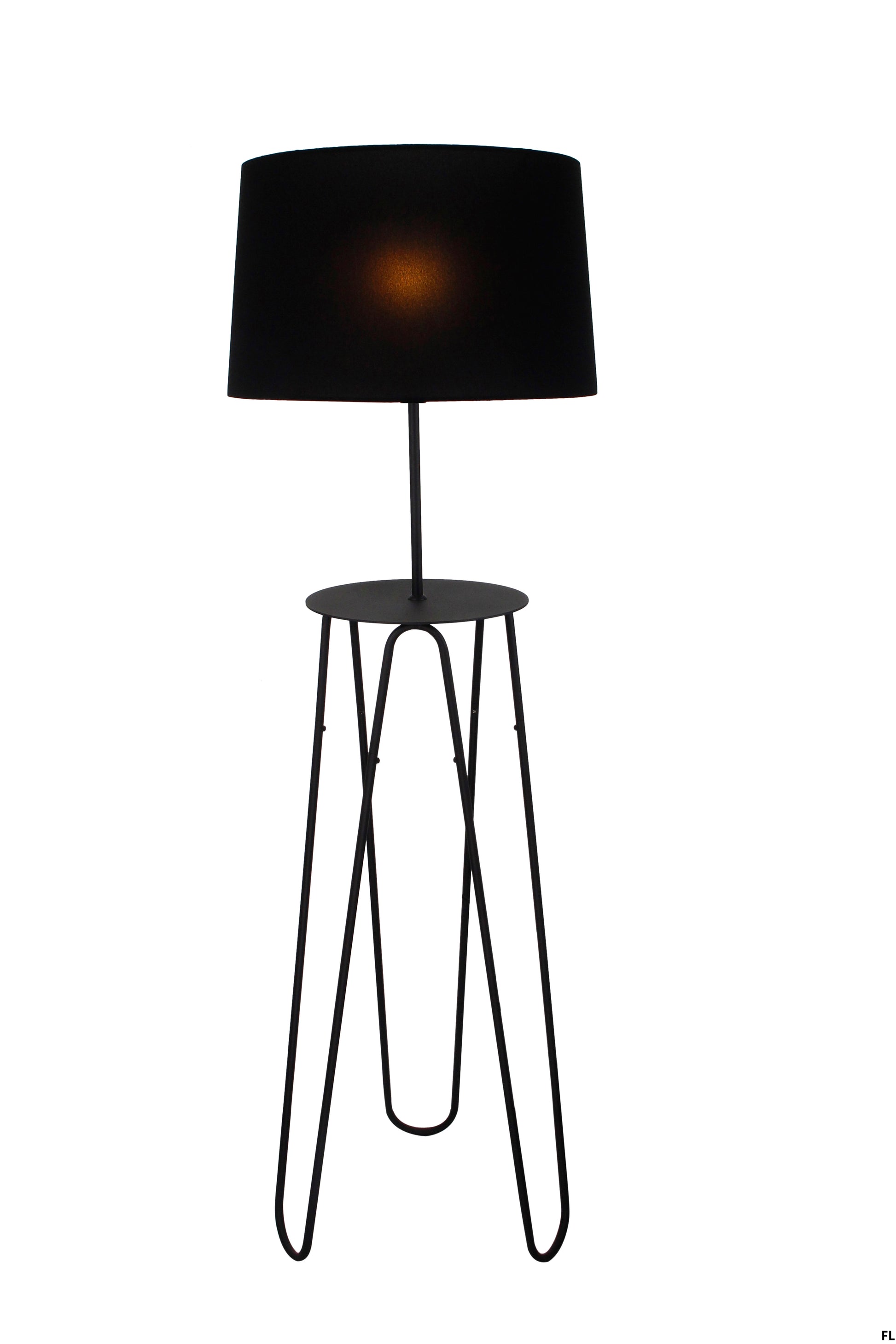 De Chericoni Arezzo Vloerlamp (1-lichts) in zwart is een stijlvolle vloerlamp met Italiaans design, geproduceerd in Nederland. Met zijn elegante vormgeving past hij perfect in een modern interieur. Creëer sfeer en warmte in huis!